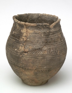 Globular beaker, East Anglia type 2,500-1,500 BC - &copy; Museum of London
